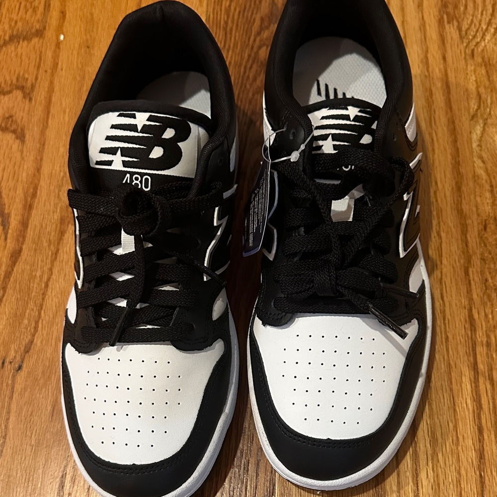 New without box Balance Men's/Women’s Black and White Athletic Sneakers